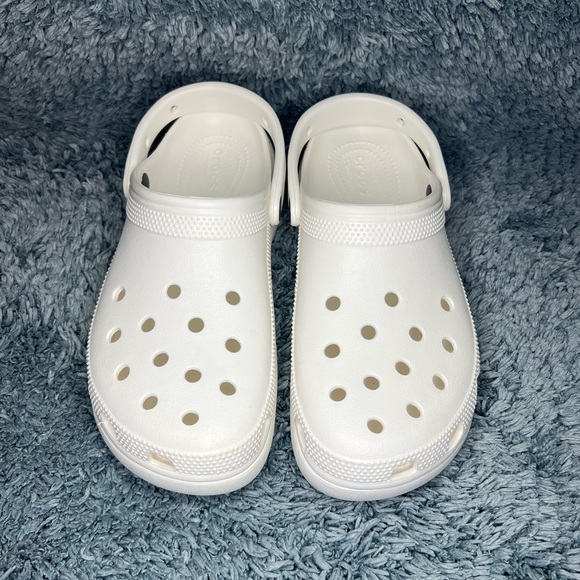 White Crocs Classic Platform - Picture 2 of 9